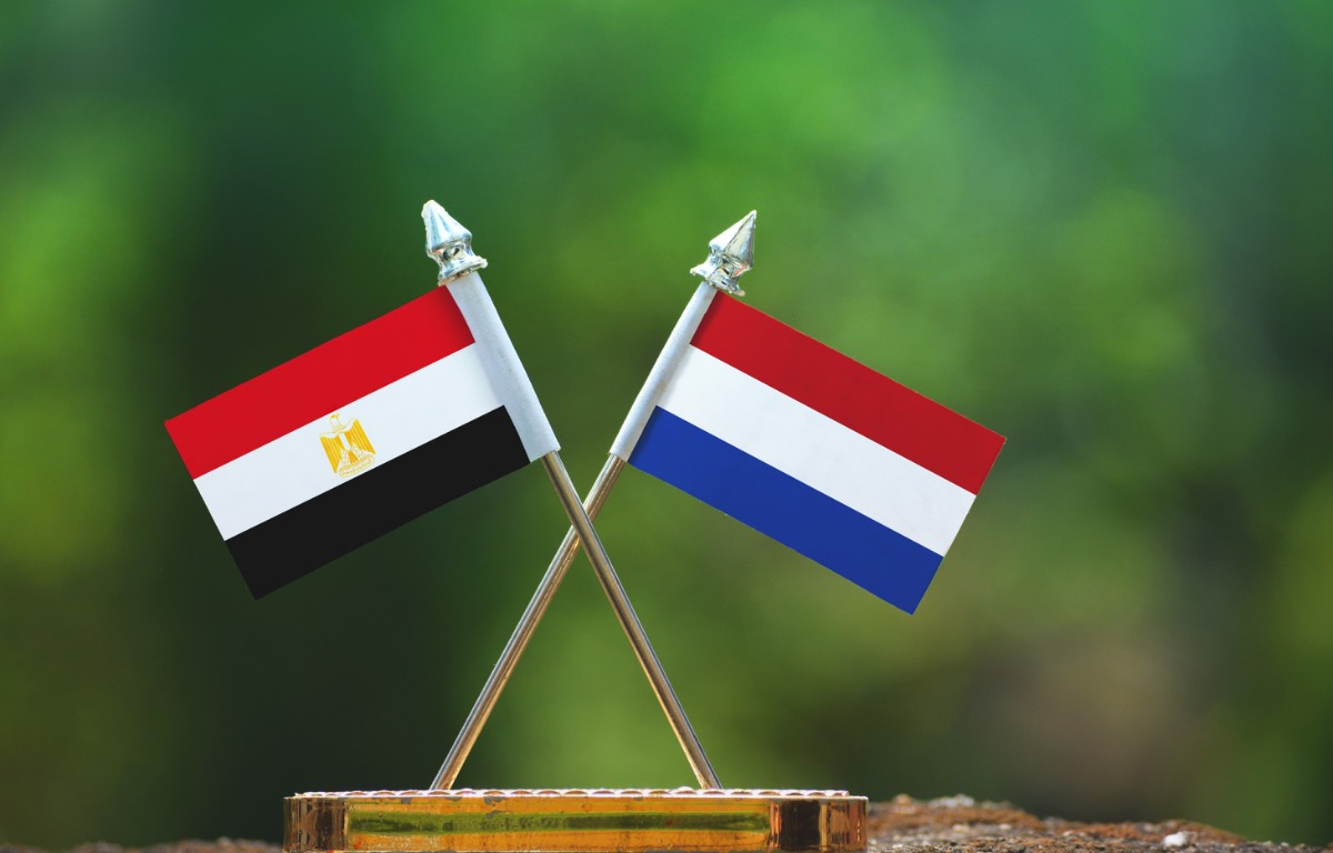 Egyptische en Nederlandse vlag