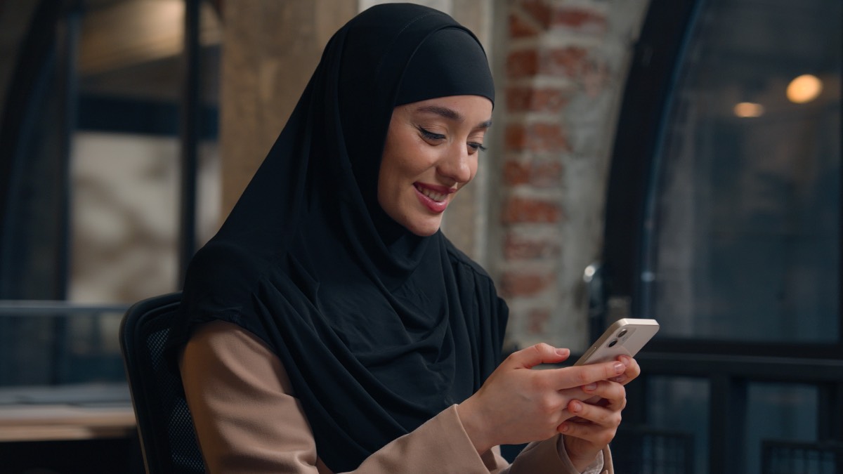 islamitische vrouw telefoon