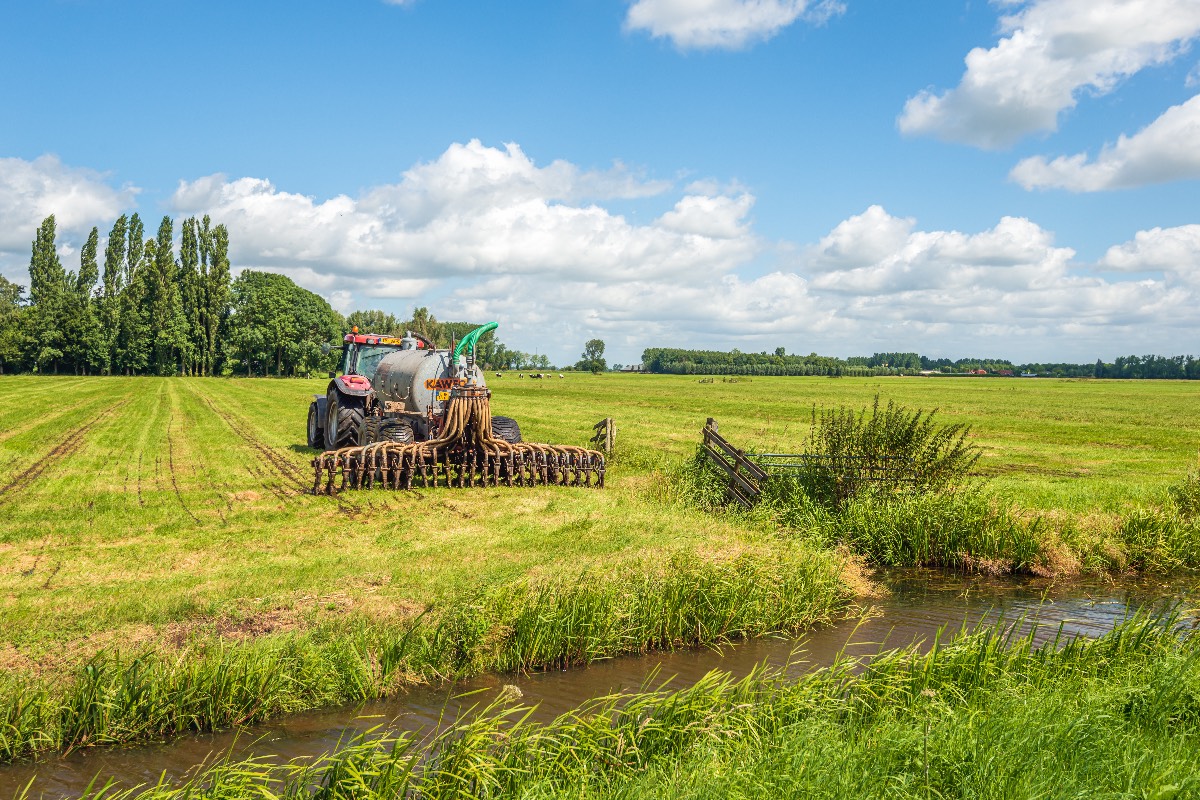 Mest uitrijden Mest uitrijden