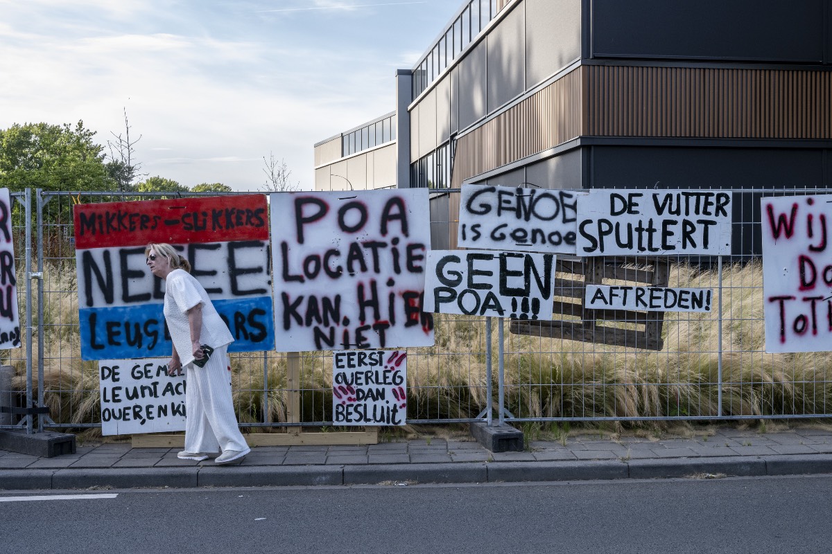 Huizen voorstanders azc beklad in Engelen