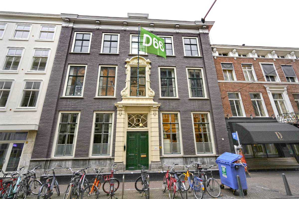 D66