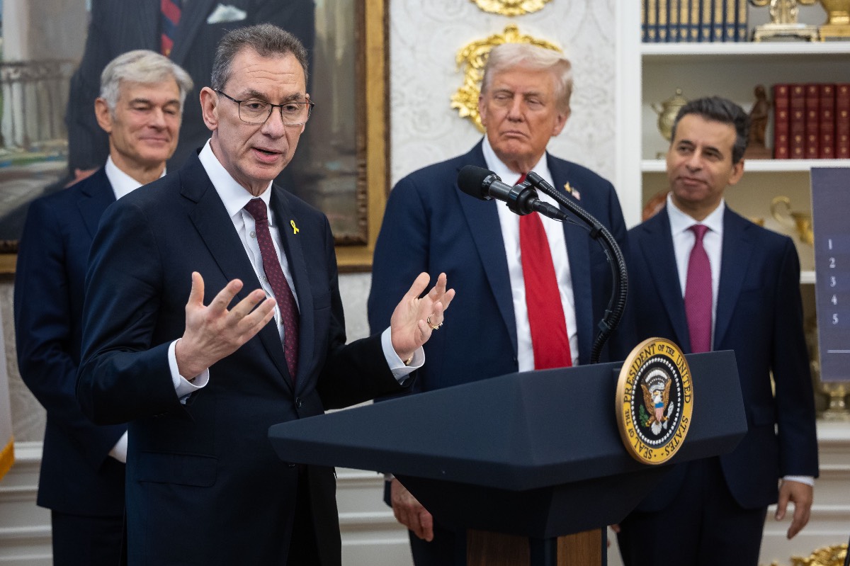Bourla Trump