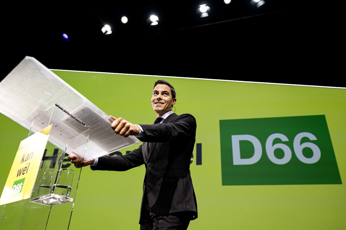D66