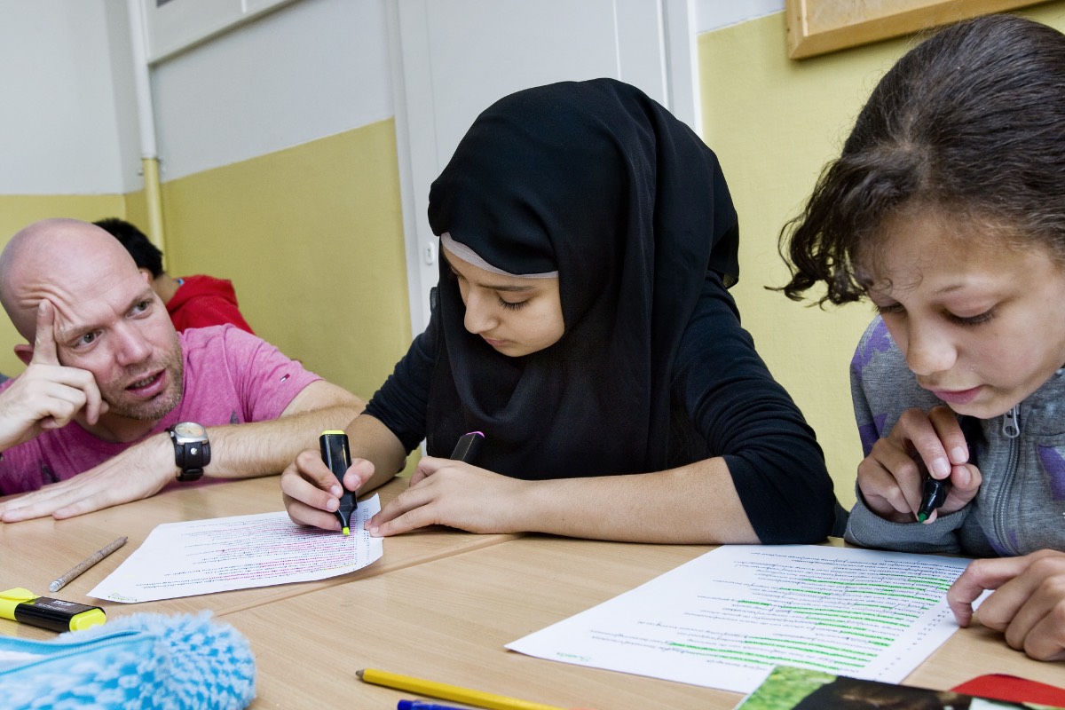 meisje met hoofddoek meisje met hoofddoek