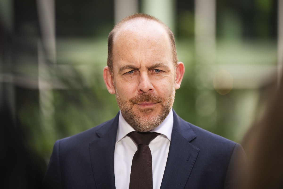 minister Van den Brink